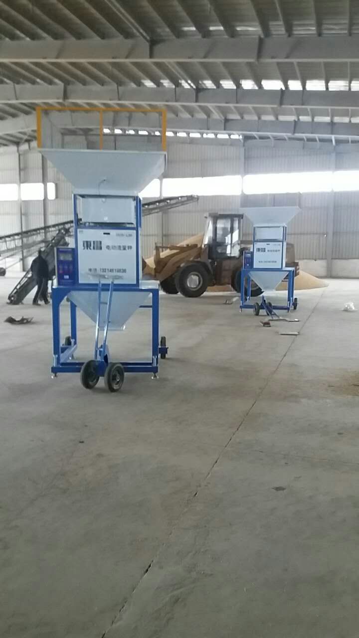 更多相關(guān)資料：  糧食出倉散集用電動(dòng)流量秤 黑龍江省電動(dòng)打包機(jī)出現(xiàn)零點(diǎn)波動(dòng)怎么處理 黑龍江流量秤實(shí)操簡單，上手快 黑龍江玉米脫粒機(jī)下方安裝流量秤計(jì)量結(jié)果能準(zhǔn)確嗎？ 大量散糧計(jì)量誤差大問題不容忽視 哈爾濱電動(dòng)定量打包機(jī)【智能包裝機(jī)】/自動(dòng)糧食包裝秤-的應(yīng)用 白砂糖全自動(dòng)包裝秤自動(dòng)化程度高嗎？